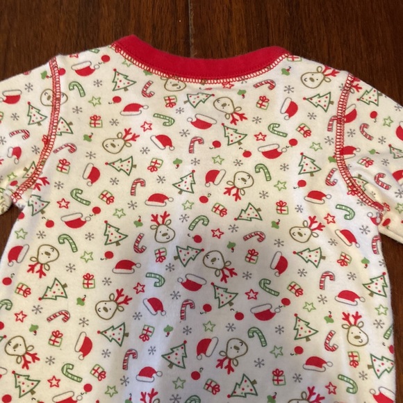 Set of (2) Baby Christmas Outfits Carter’s onesie 9M First Moments Footsie 3M - Picture 7 of 16
